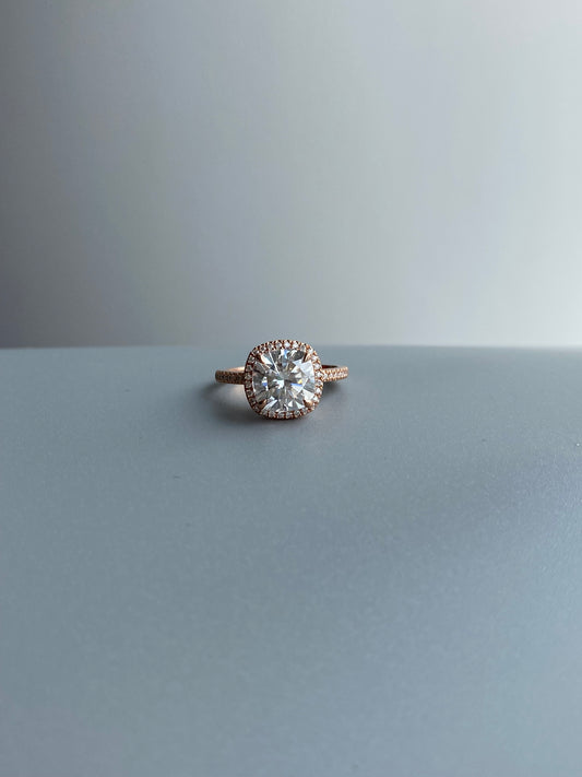 Ways to Make Your Engagement Ring Look Bigger